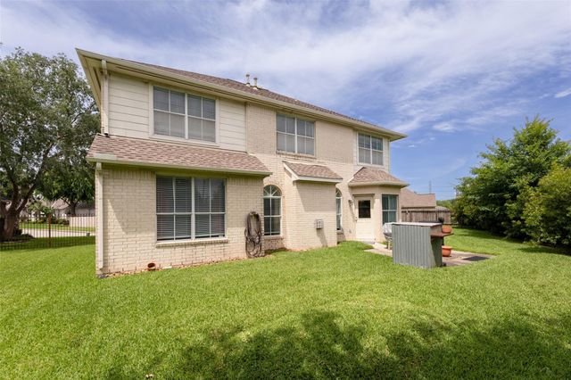 44 Parkway Place, Houston, TX 77040