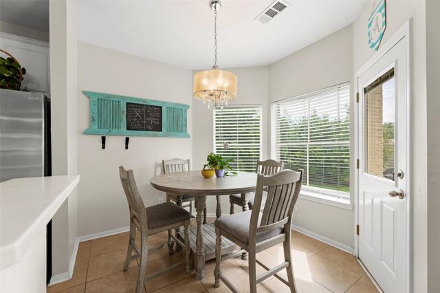 44 Parkway Place, Houston, TX 77040