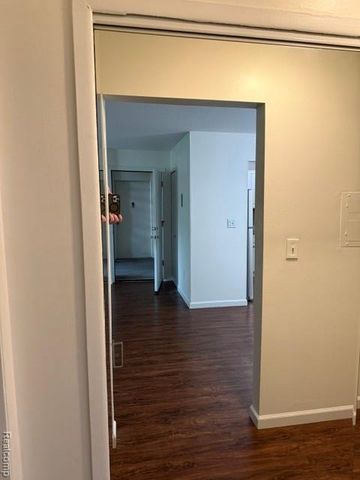 4909 Crooks Road D-1, Royal Oak, MI 48073