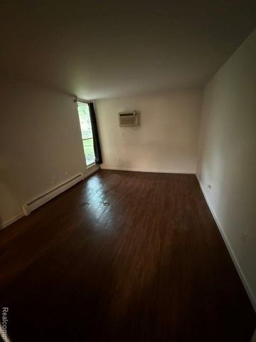 4909 Crooks Road D-1, Royal Oak, MI 48073