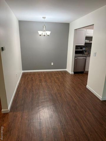 4909 Crooks Road D-1, Royal Oak, MI 48073