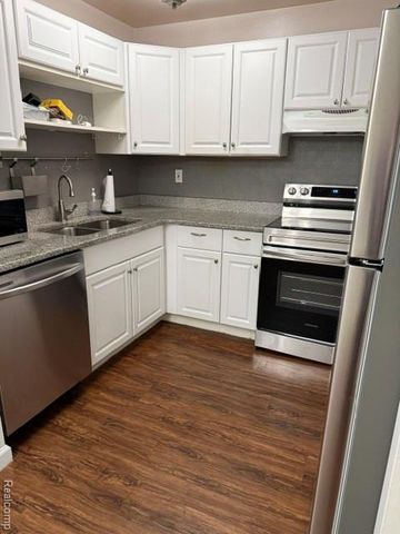 4909 Crooks Road D-1, Royal Oak, MI 48073
