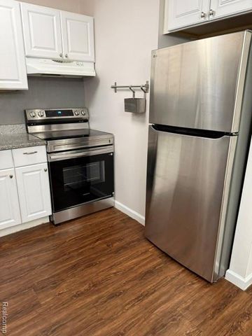 4909 Crooks Road D-1, Royal Oak, MI 48073