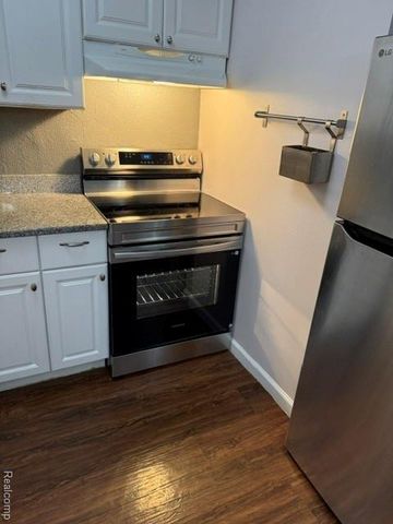 4909 Crooks Road D-1, Royal Oak, MI 48073