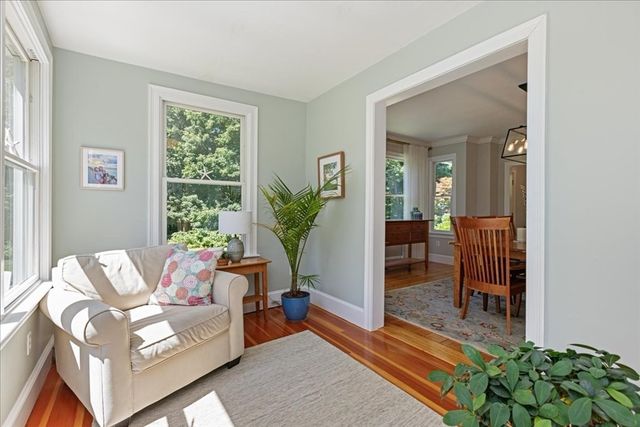 104 High St, Topsfield, MA 01983