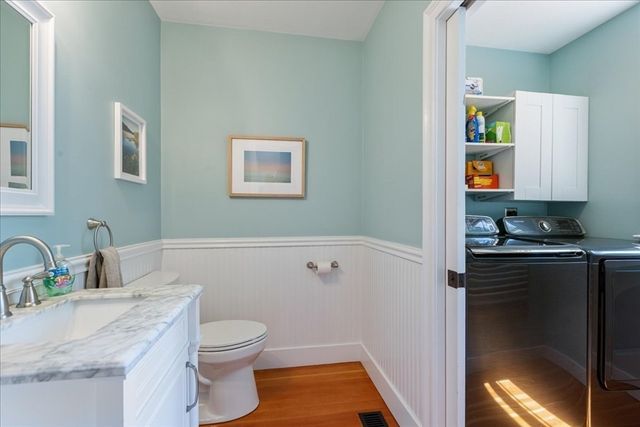 104 High St, Topsfield, MA 01983