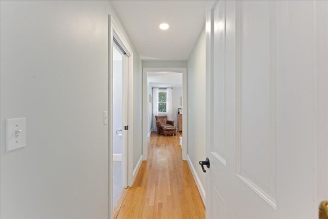 104 High St, Topsfield, MA 01983