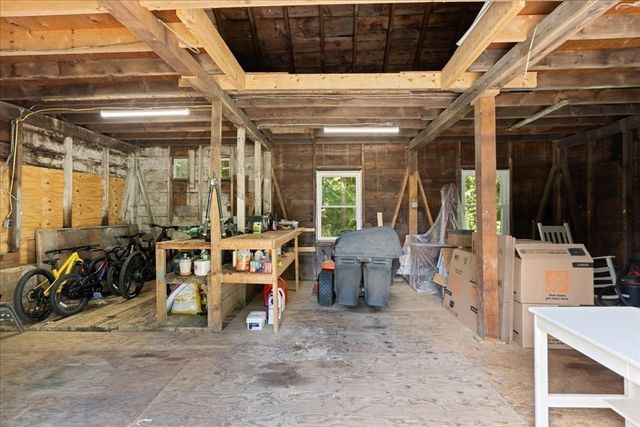 104 High St, Topsfield, MA 01983