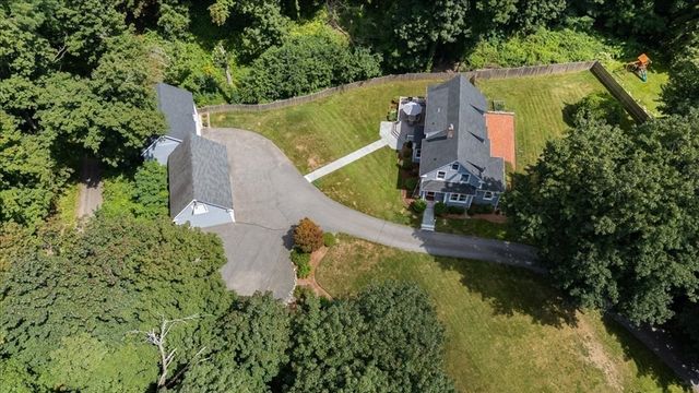 104 High St, Topsfield, MA 01983