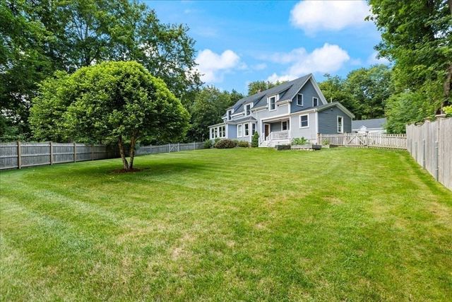 104 High St, Topsfield, MA 01983