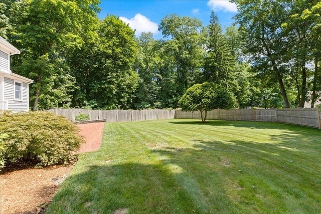104 High St, Topsfield, MA 01983