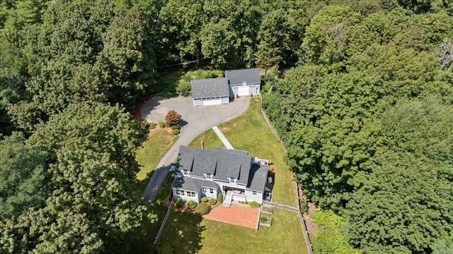 104 High St, Topsfield, MA 01983
