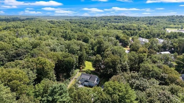 104 High St, Topsfield, MA 01983