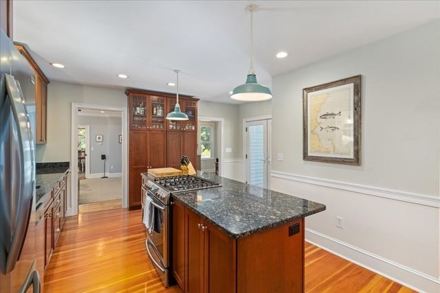 104 High St, Topsfield, MA 01983