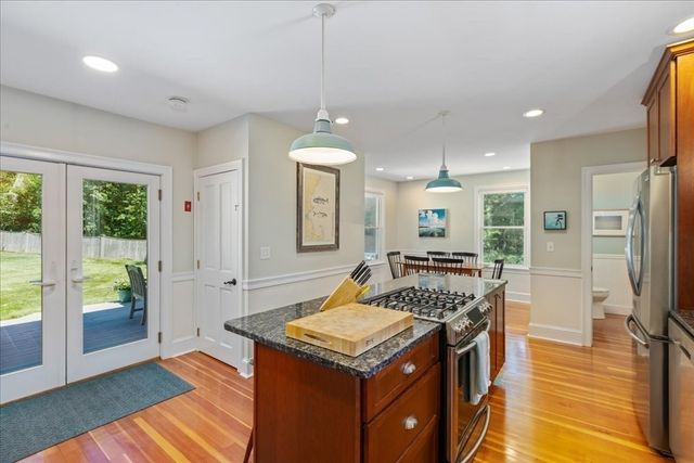 104 High St, Topsfield, MA 01983