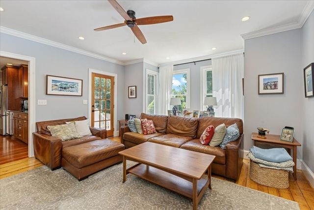 104 High St, Topsfield, MA 01983