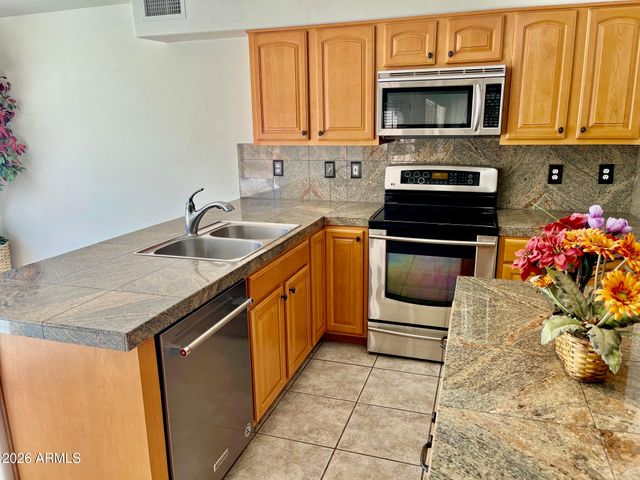 1701 E YUKON Drive, Phoenix, AZ 85024