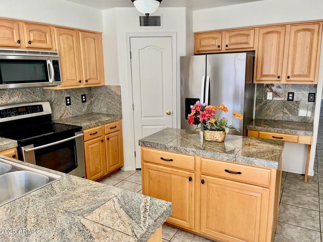 1701 E YUKON Drive, Phoenix, AZ 85024