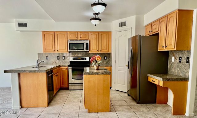 1701 E YUKON Drive, Phoenix, AZ 85024