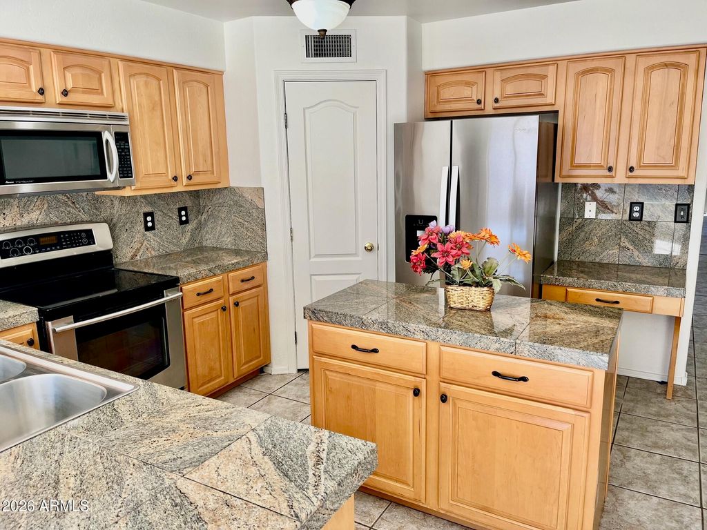 1701 E YUKON Drive, Phoenix, AZ 85024 — photo 4