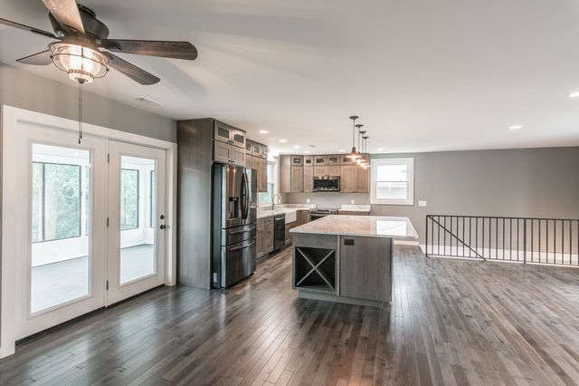 196 Roberta Dr, Hendersonville, TN 37075