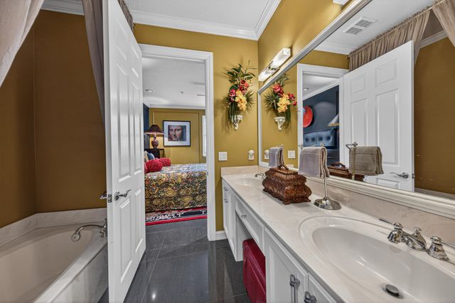 2227 NE 9th Avenue, Wilton Manors, FL 33305