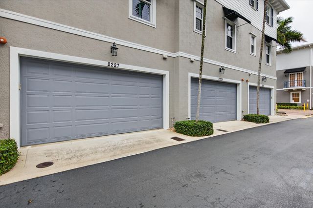 2227 NE 9th Avenue, Wilton Manors, FL 33305