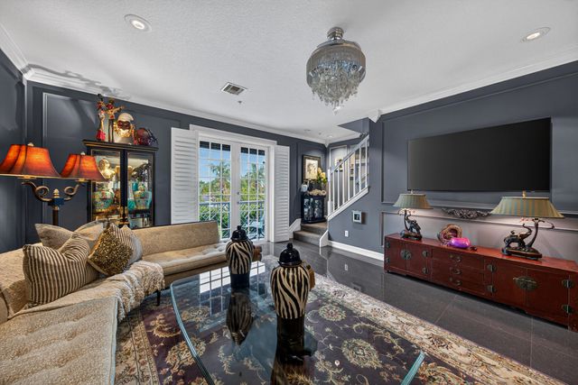 2227 NE 9th Avenue, Wilton Manors, FL 33305