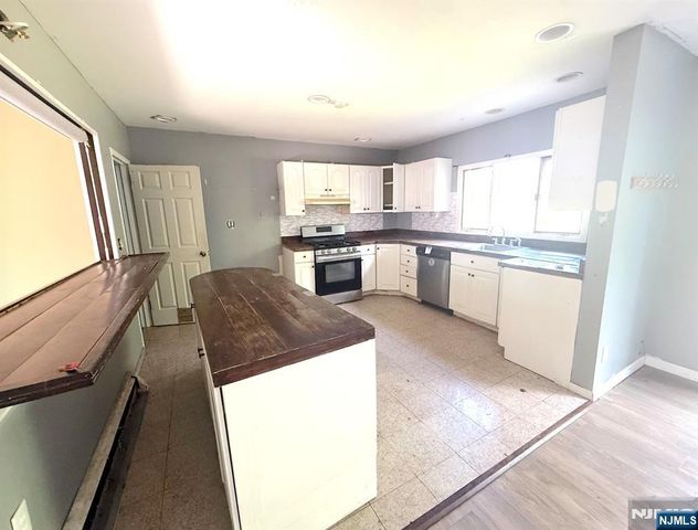 1 Short Street, Dumont, NJ 07628