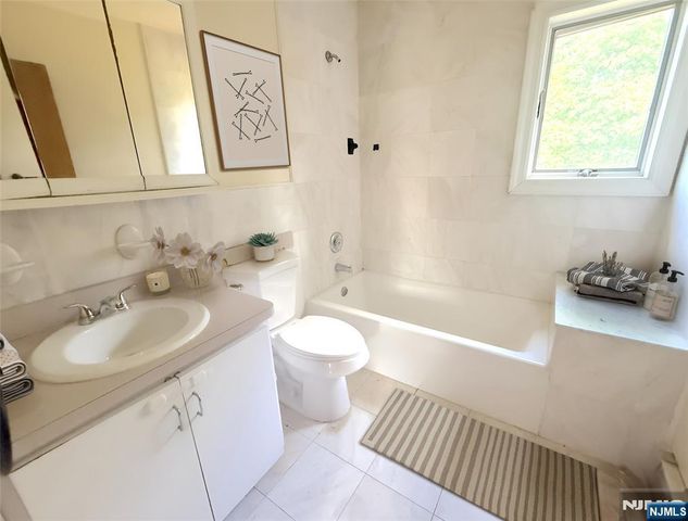 1 Short Street, Dumont, NJ 07628
