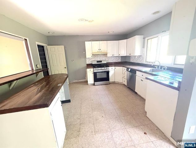1 Short Street, Dumont, NJ 07628