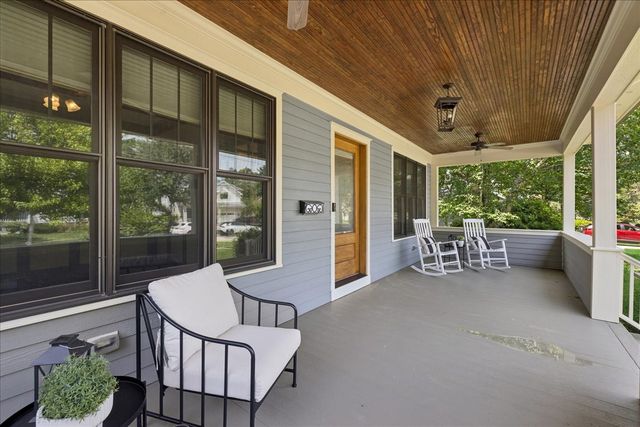 407 McKinley Avenue, Libertyville, IL 60048