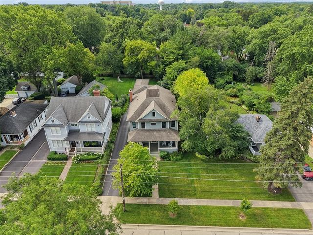 407 McKinley Avenue, Libertyville, IL 60048