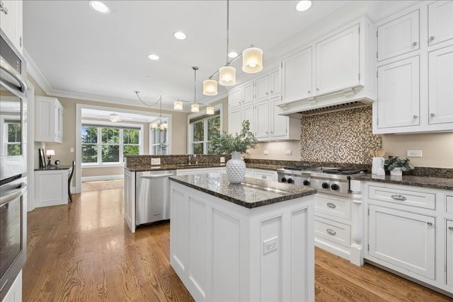 407 McKinley Avenue, Libertyville, IL 60048