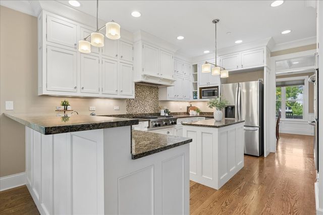 407 McKinley Avenue, Libertyville, IL 60048