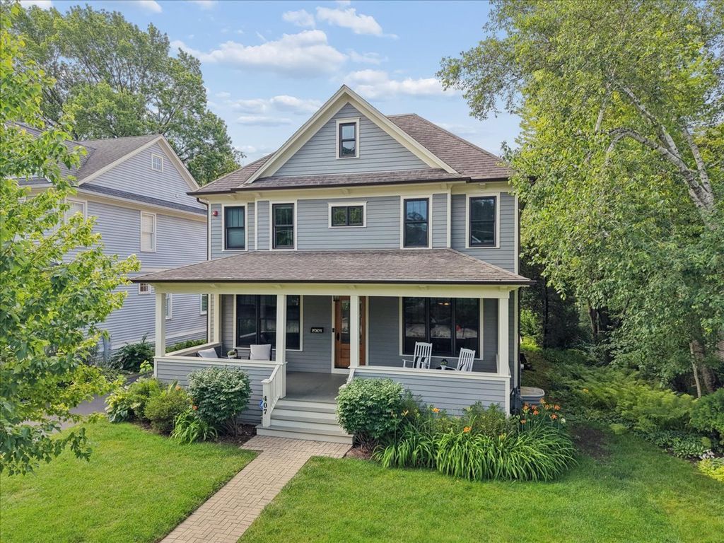 407 McKinley Avenue, Libertyville, IL 60048