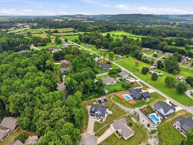 629 Longstreet Dr, Cookeville, TN 38506