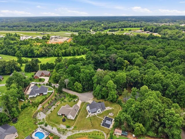 629 Longstreet Dr, Cookeville, TN 38506