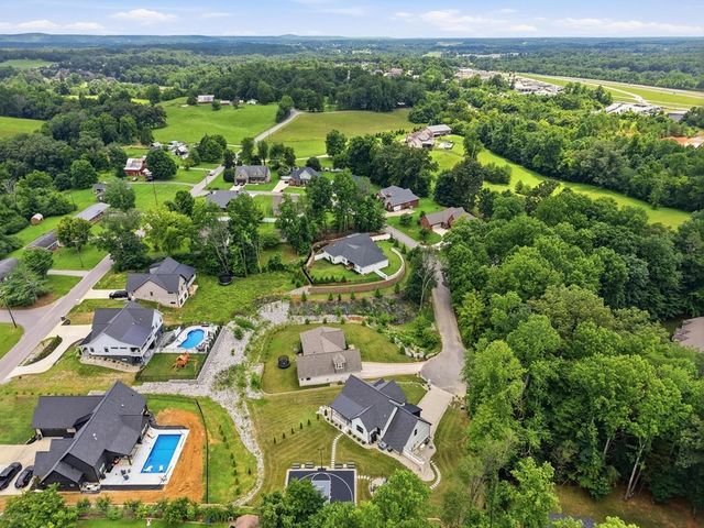 629 Longstreet Dr, Cookeville, TN 38506
