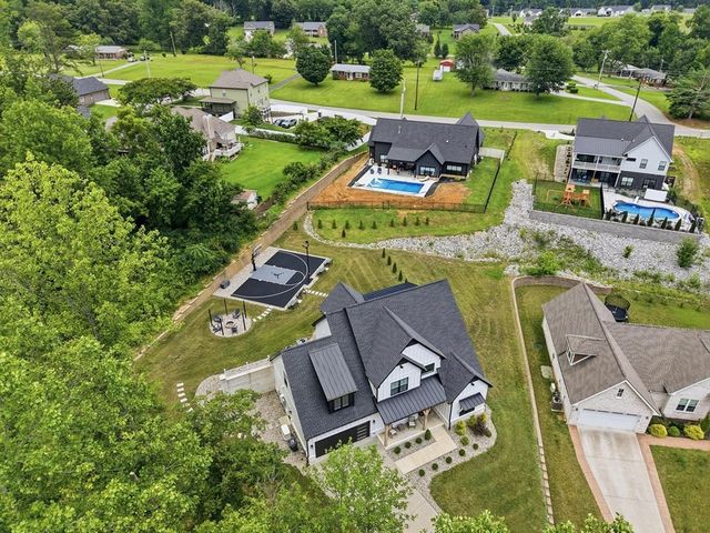 629 Longstreet Dr, Cookeville, TN 38506