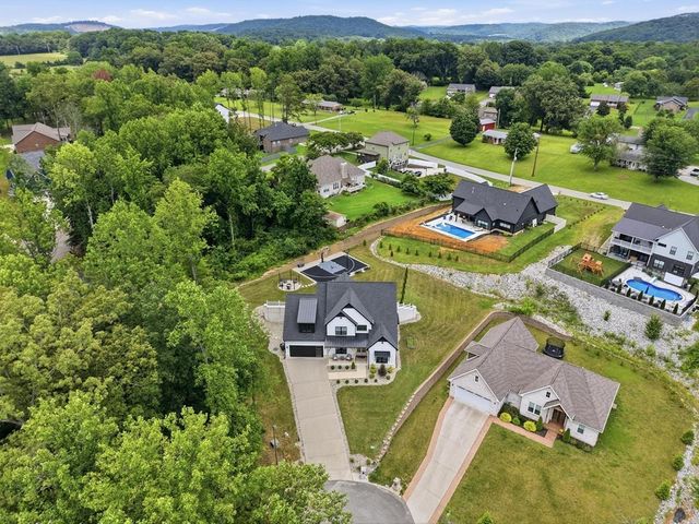 629 Longstreet Dr, Cookeville, TN 38506