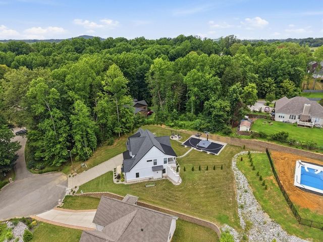 629 Longstreet Dr, Cookeville, TN 38506