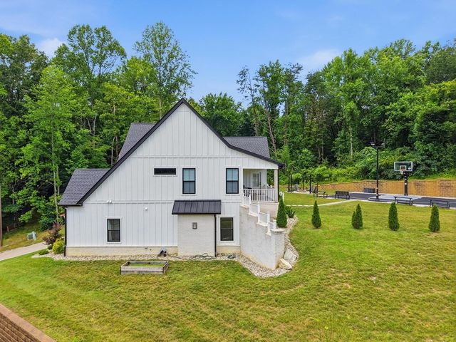 629 Longstreet Dr, Cookeville, TN 38506