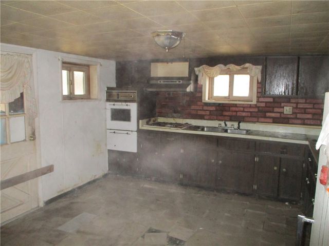 963 Venetia Rd, Peters Twp, PA 15367