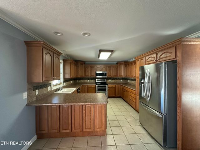 5561 Nashville Hwy, Baxter, TN 38544