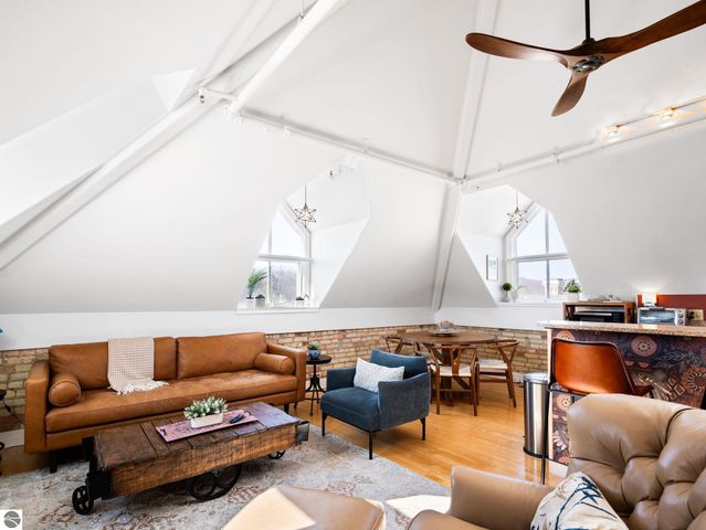 800 Cottageview Drive # 403, Traverse City, MI 49684