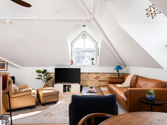 800 Cottageview Drive # 403, Traverse City, MI 49684