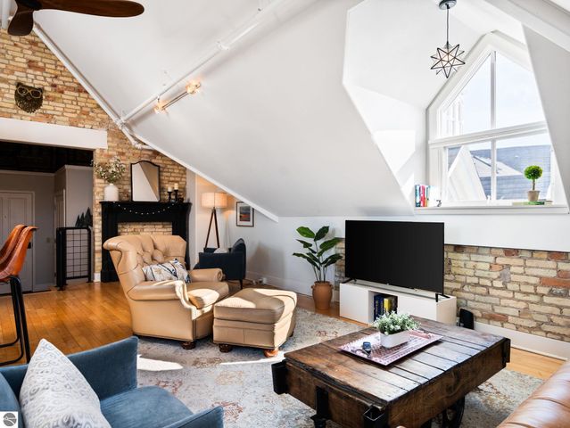 800 Cottageview Drive # 403, Traverse City, MI 49684