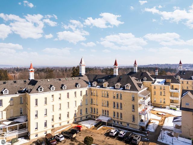 800 Cottageview Drive # 403, Traverse City, MI 49684