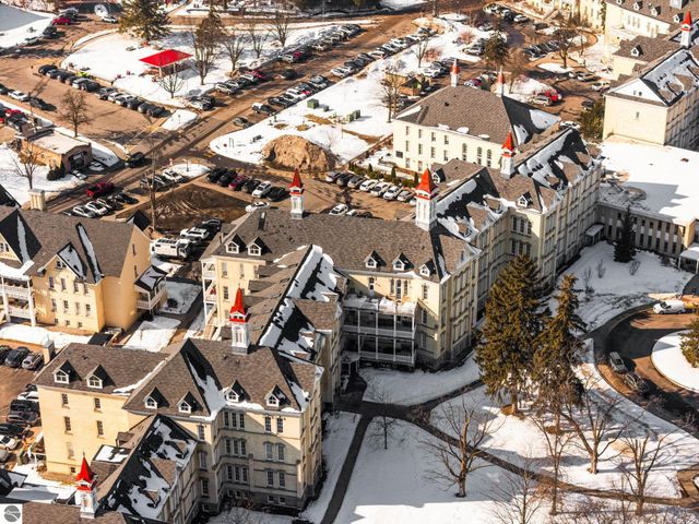 800 Cottageview Drive # 403, Traverse City, MI 49684